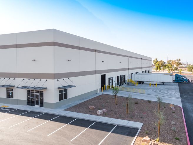 Distribution Circle Commerce Center in Las Vegas-2858449e