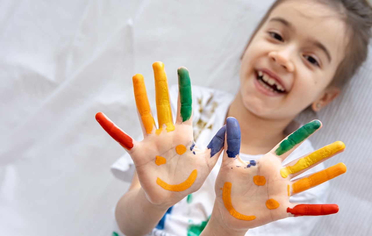 Young Girl close-up-of-colored-palms-of-a-child-painted-with--TPLAYC6-039a211e