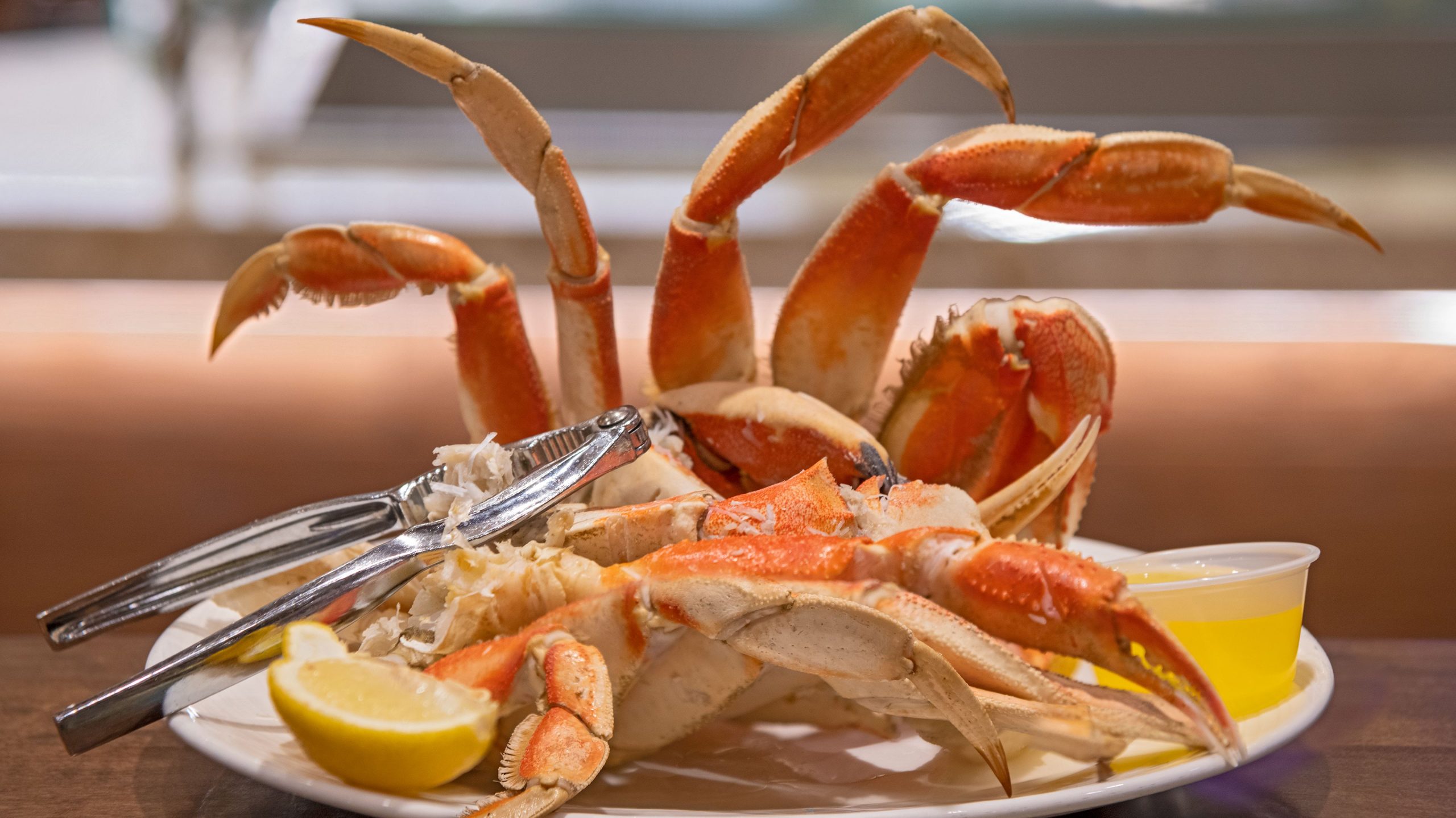 The-Grand-Buffet-crab-legs-lemon_3840x25601-scaled-04d8bb2d