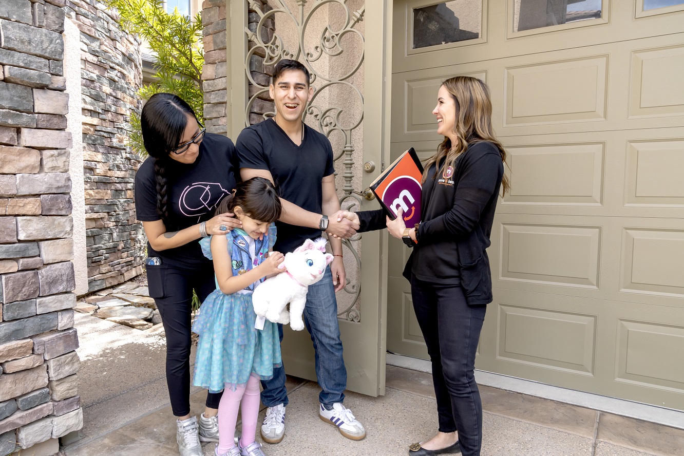 M4L2022_Customer_Photos__606 Family w-little girl-a3b13aff