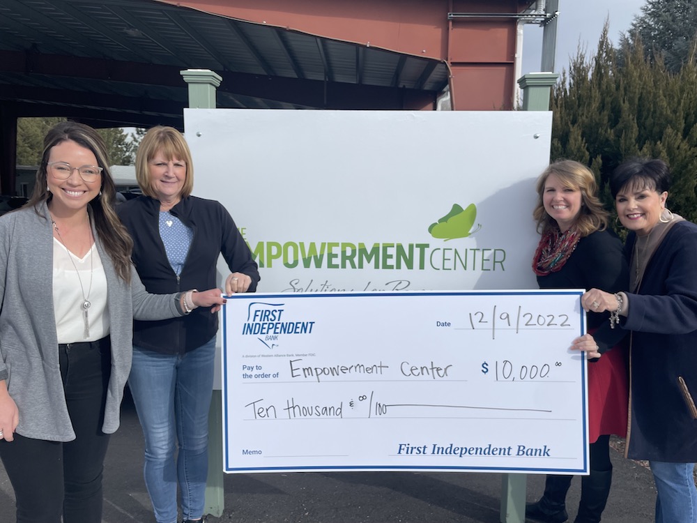 First Independent Bank Donates $10,000 to Empowerment Center-c41a6c2a